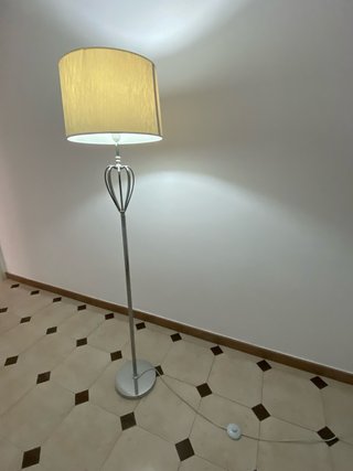 Lampada da terra vintage beige e argentata
