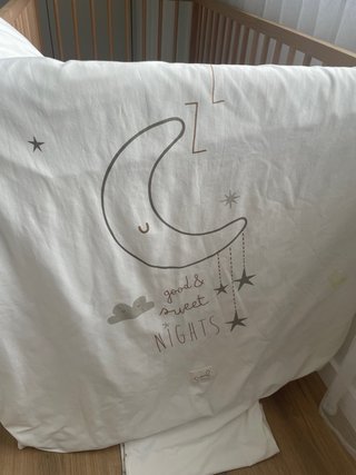 Cuna IKEA con colchon, nórdico y protector.