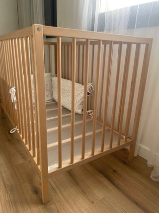 Cuna IKEA con colchon, nórdico y protector.