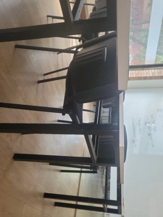 Mesas y sillas de aula