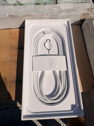 iPhone 16 e