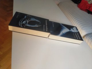 2 libros de la Saga Cincuenta sombras de Grey