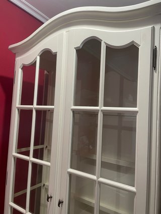 Vitrina de cristal y madera