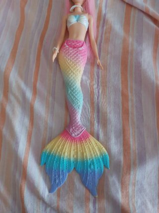 Barbie Sirena Cola Arcoíris