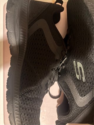 Zapatilla Skechers Negra