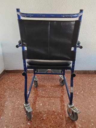 Silla de ruedas para inodoro