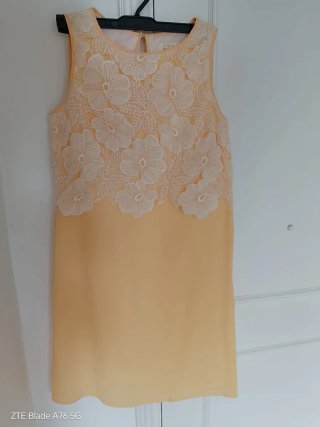 Vestido de verano con encaje floral