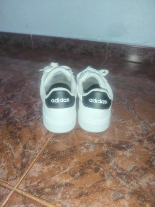 Zapatillas Adidas Blancas y Negras