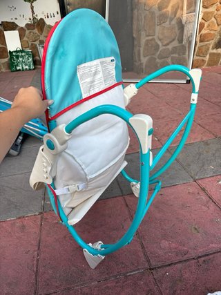Mecedora para bebé con estampado de dinosaurios