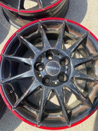 Llantas Ronal Negras con Borde Rojo 5x114 en 17