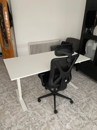 Escritorio elevable + silla de escritorio — 200 €