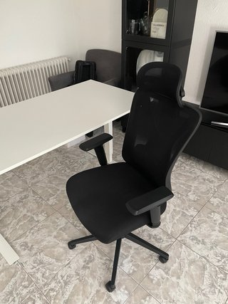 Escritorio elevable + silla de escritorio — 200 €