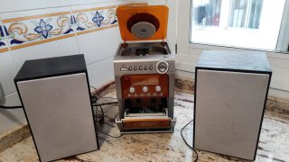 Cadena musical Radio  reproductor CD y Cassette.