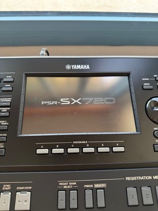 Teclado Yamaha PSR SX720