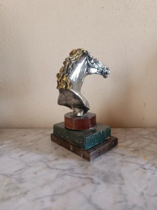 Busto caballo plata con peana