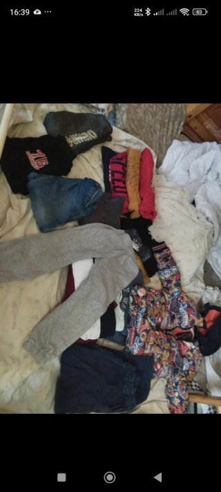 Lote  de Ropa  caja grande llena de Niño t.5 años