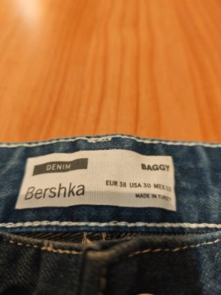 Pantalón vaquero Bershka dos tonos T.38
