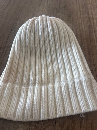 Gorro lana pompón rojo y negro