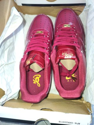 Nike Air Force 1 Rojo Dorado