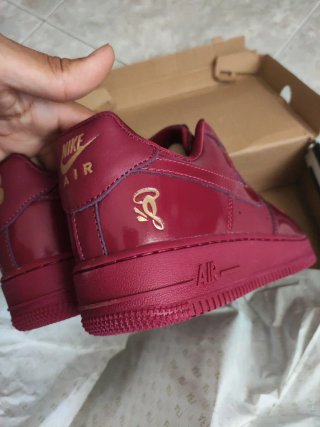 Nike Air Force 1 Rojo Dorado