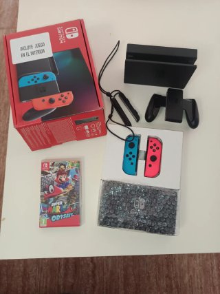 Nintendo Switch + Super Mario Odyssey