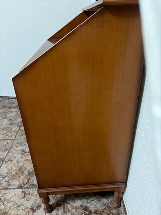 Escritorio de madera clásico
