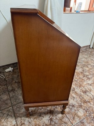 Escritorio de madera clásico