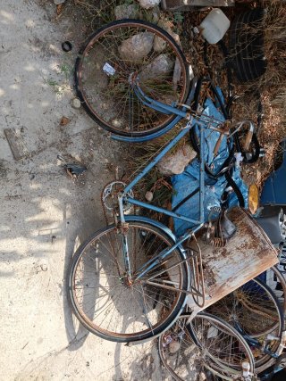 Bicicleta azul antigua
