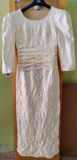 Vestido de Novia Beige Talla M y zapatos a juego.