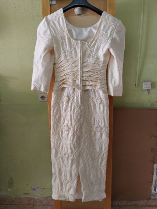 Vestido de Novia Beige Talla M y zapatos a juego.