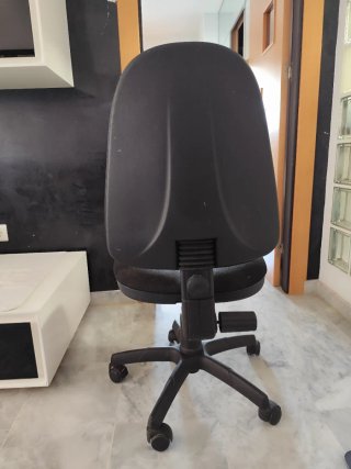 Silla de oficina con ruedas