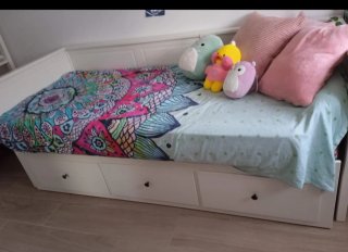 Cama Diván HEMNES IKEA con Almacenaje