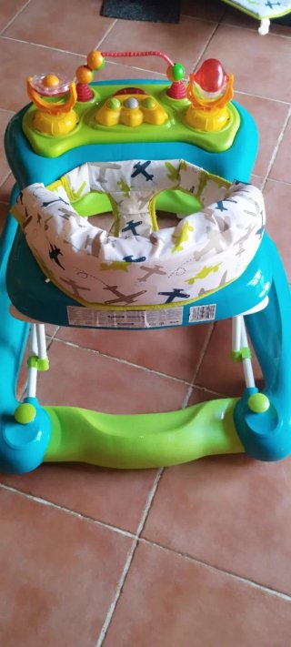 Andador bebé con juguetes