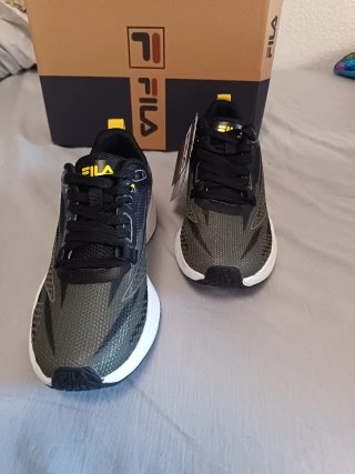 Deportivas Fila Negras y Verdes