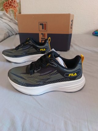 Deportivas Fila Negras y Verdes