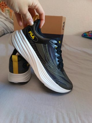 Deportivas Fila Negras y Verdes