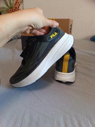 Deportivas Fila Negras y Verdes