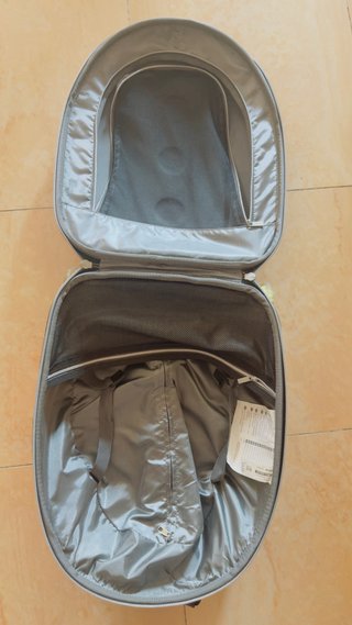 Maleta naranja tipo mochila