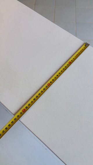 Escritorio blanco grande con balda superior