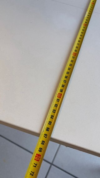 Escritorio blanco grande con balda superior