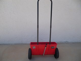 Carro esparcidor manual rojo