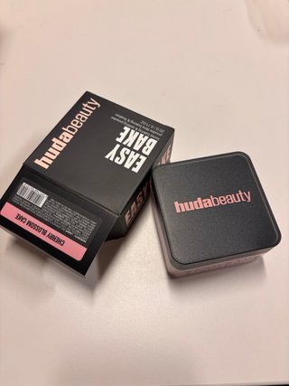 Huda Beauty Easy Bake Polvos