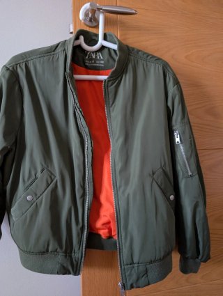 Chaqueta bomber Zara verde 9-10 años