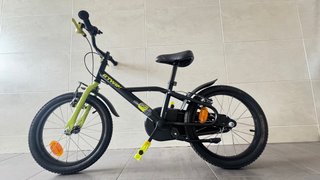Bicicleta B'TWIN Dark Hero 16 + Ruedines