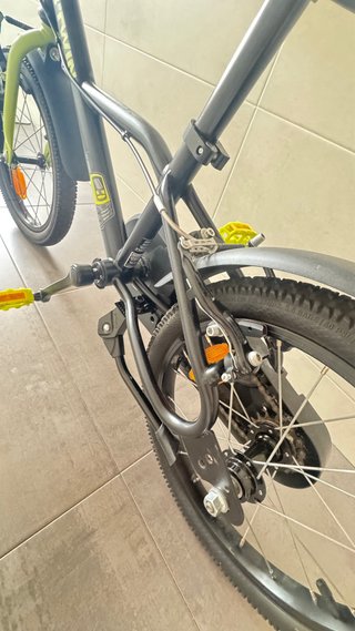 Bicicleta B'TWIN Dark Hero 16 + Ruedines