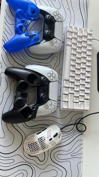 Consola PS5 Blanca Casi Nueva + 2 Mandos+ pantalla