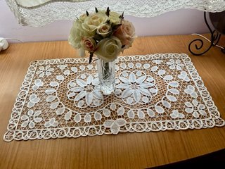 Tapete de mesa de ganchillo blanco