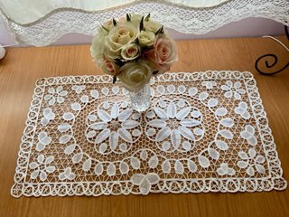 Tapete de mesa de ganchillo blanco