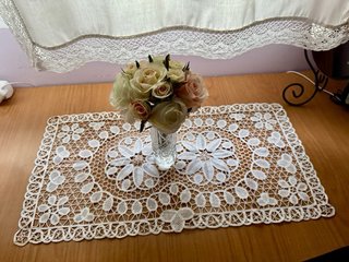 Tapete de mesa de ganchillo blanco