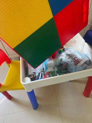 Mesa y 2 Sillas Infantiles de Plástico